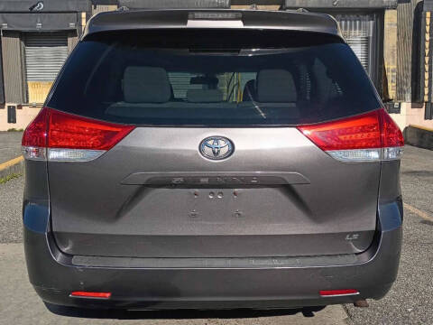 2012 Toyota Sienna