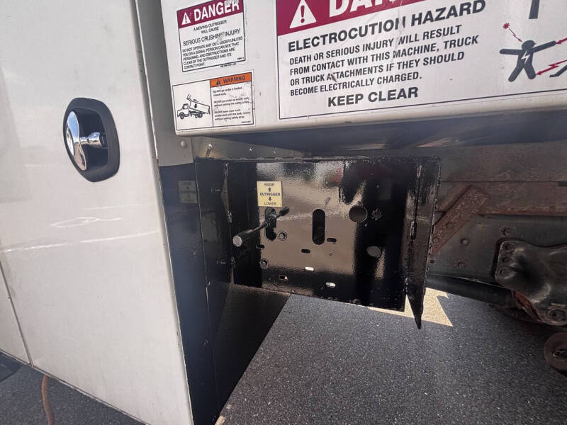 2007 Freightliner M2 106