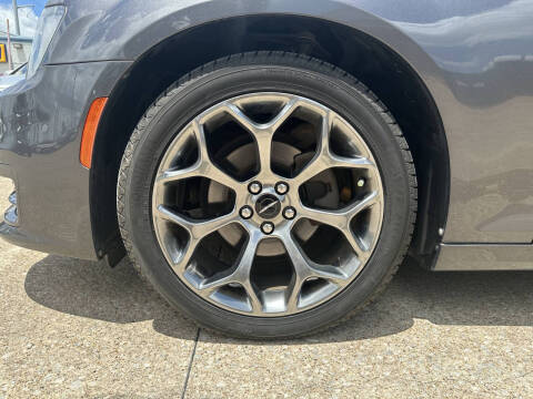 2018 Chrysler 300 S