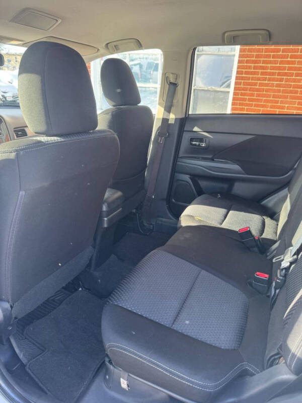 2016 Mitsubishi Outlander SE