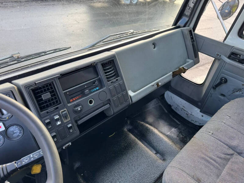 1993 Ford CF8000