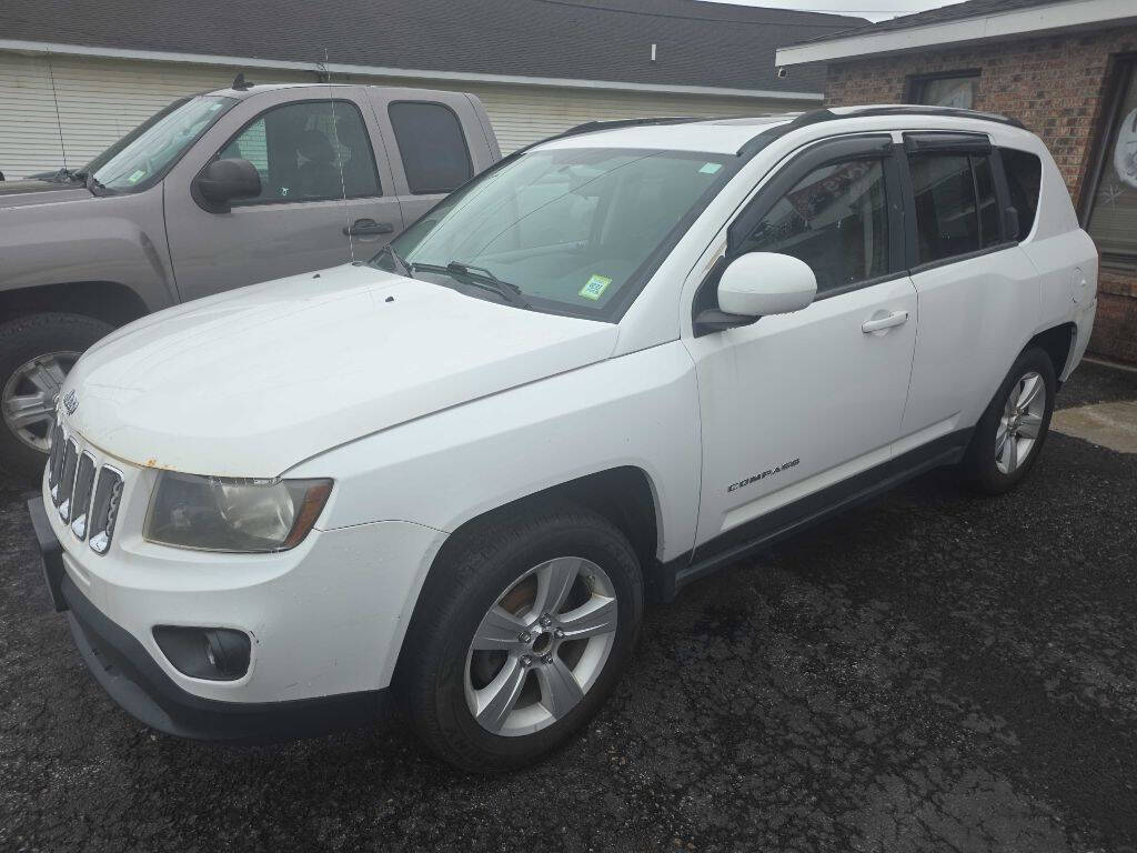 White 2014 Jeep Compass Latitude 4x4 Latitude 4dr SUV 2