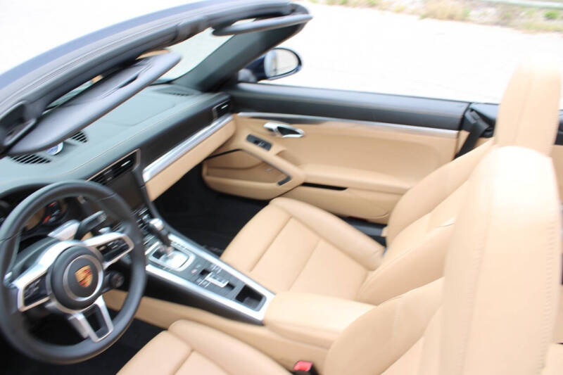 2018 Porsche 911 Carrera