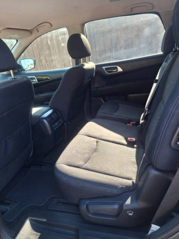 2017 Nissan Pathfinder SV