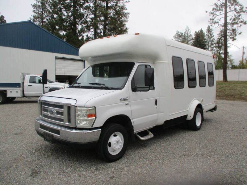 2012 Ford E350 9 PASSENGER SHUTTLE BUS for sale at BJ'S COMMERCIAL TRUCKS in Spokane Valley WA
