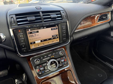 2017 Lincoln Continental Select