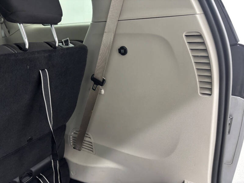 2021 Chrysler Voyager LX