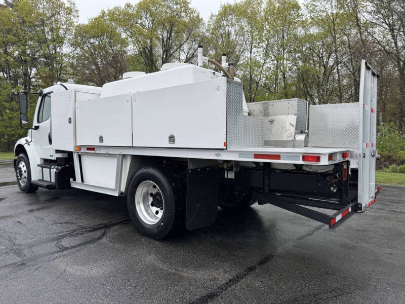 2011 Freightliner M2 106