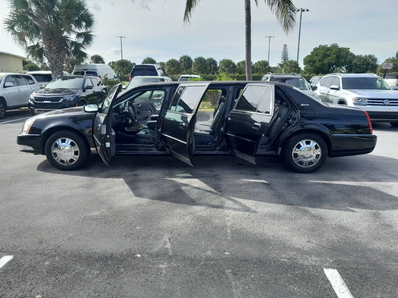 2010 Cadillac DTS Limousine - $12,950