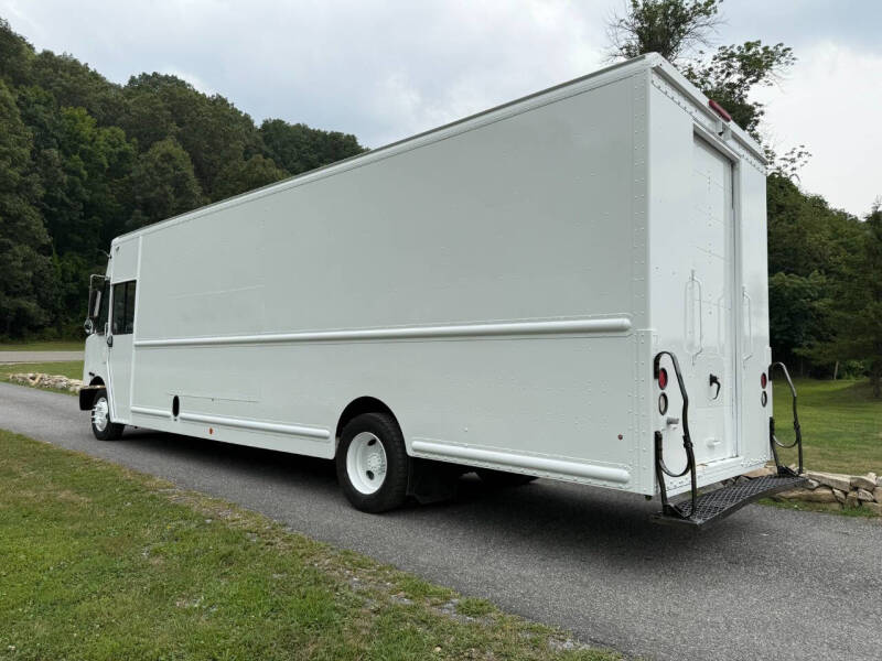 2017 Freightliner MT55 Chassis