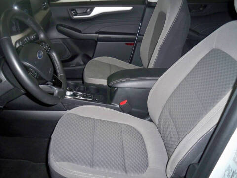 2022 Ford Escape Hybrid SE