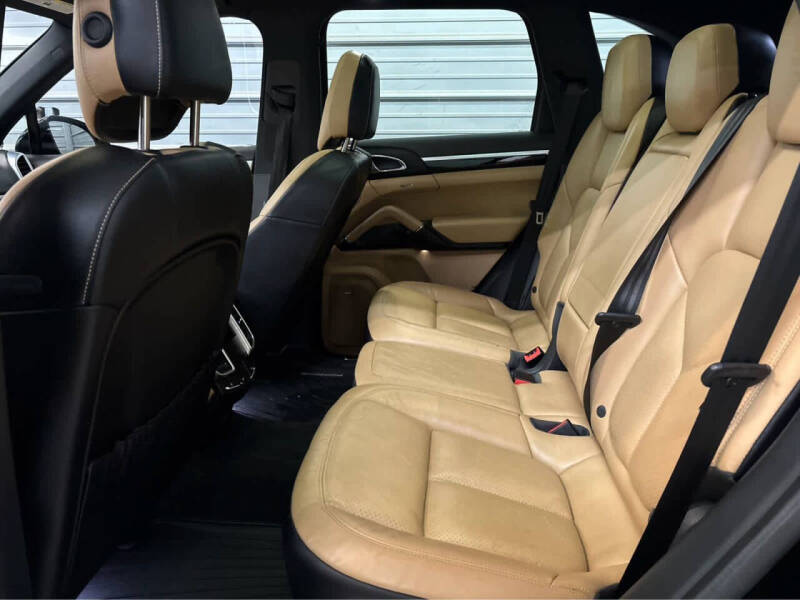 2017 Porsche Cayenne Platinum Edition