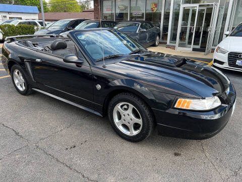 2004 Ford Mustang Deluxe