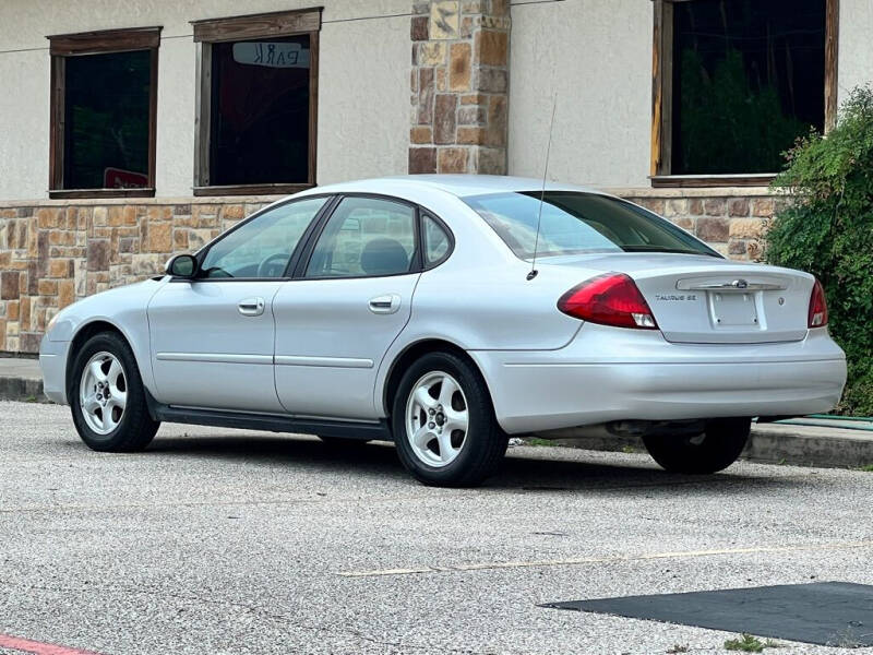 2003 Ford Taurus SE Standard photo 4