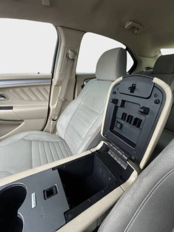 2016 Ford Taurus SE
