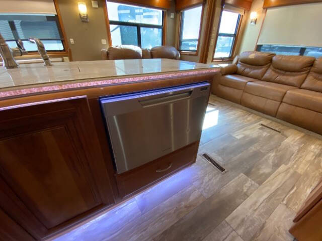 2017 Heartland MOBILE SUITE  38 RSSA