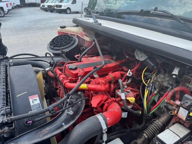 2017 Freightliner M2 106