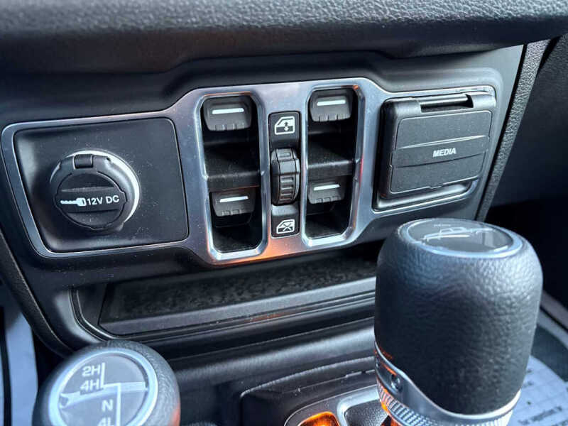 2025 Jeep Gladiator NightHawk