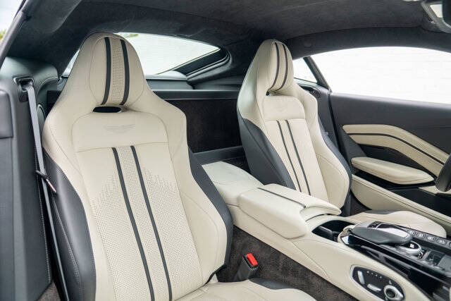 2022 Aston Martin Vantage 26