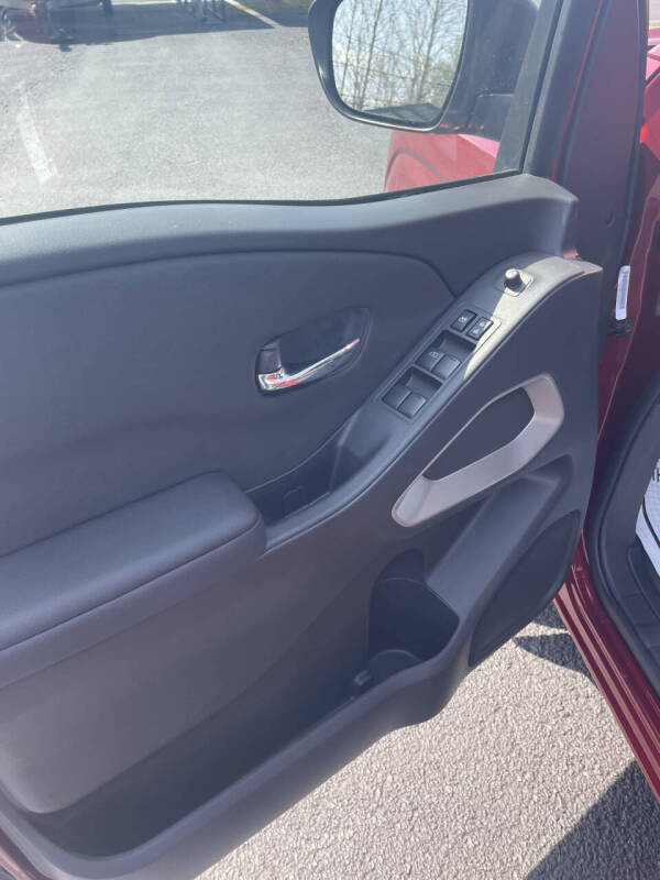 2024 Nissan Frontier SV