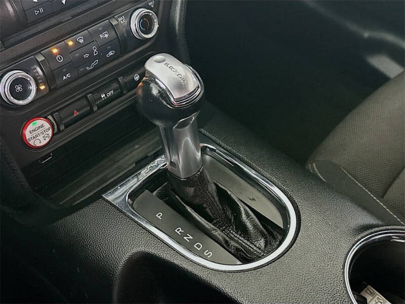 2017 Ford Mustang V6