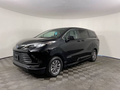 2023 Toyota Sienna LE 8-Passenger