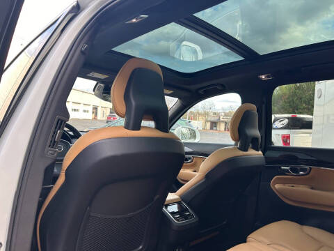 2017 Volvo XC90 T6 Momentum