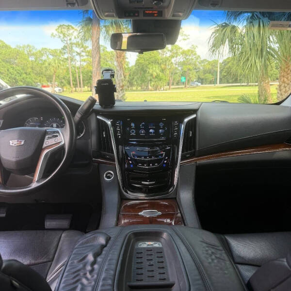 2017 Cadillac Escalade Luxury