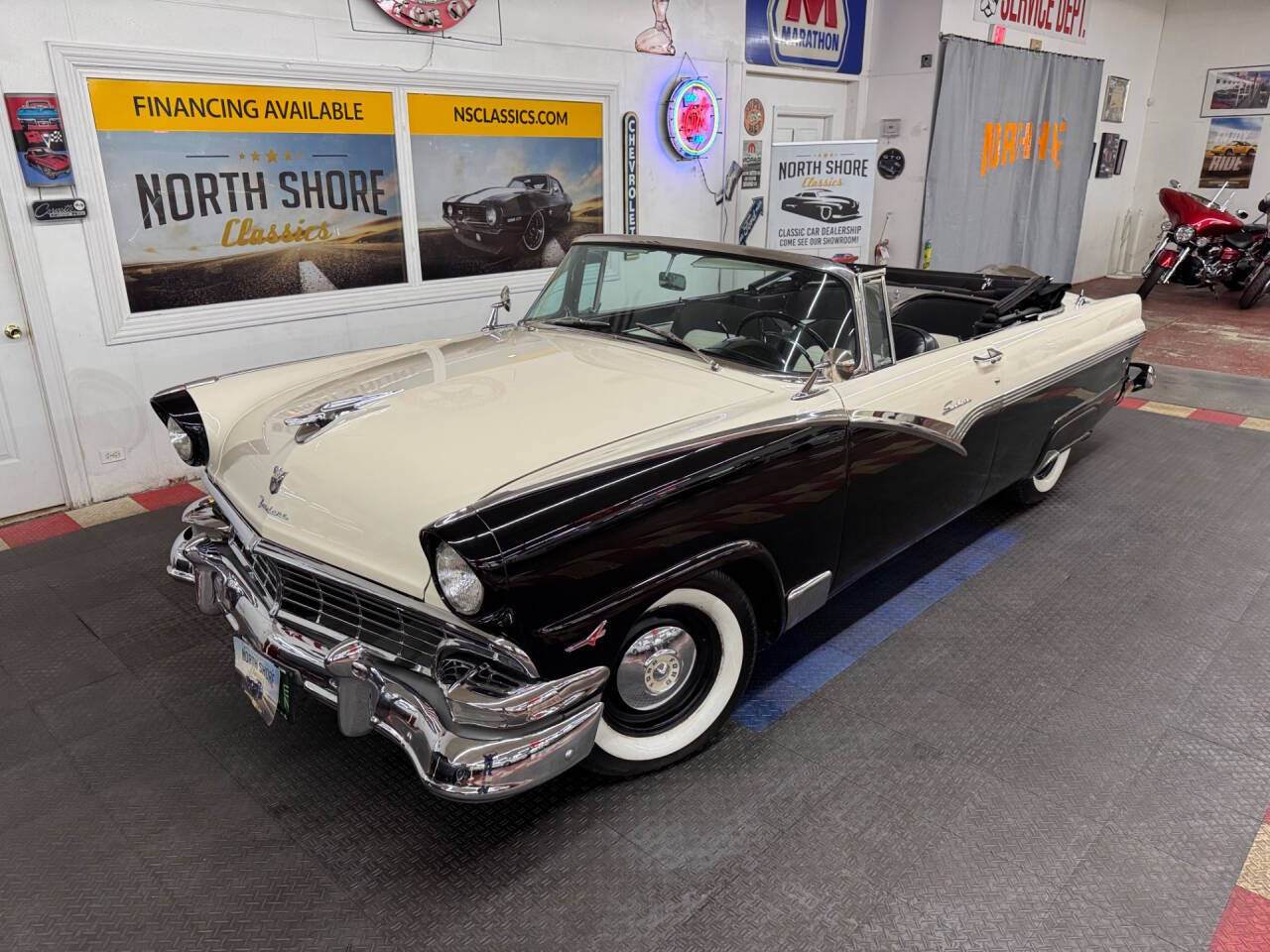 1956 Ford Fairlane 1