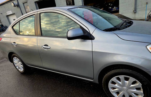 2012 Nissan Versa 1.6 SV