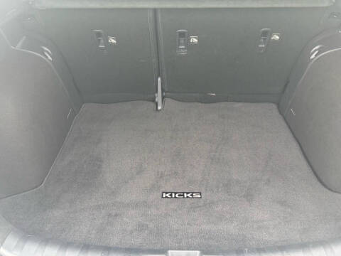 2023 Nissan Kicks SR