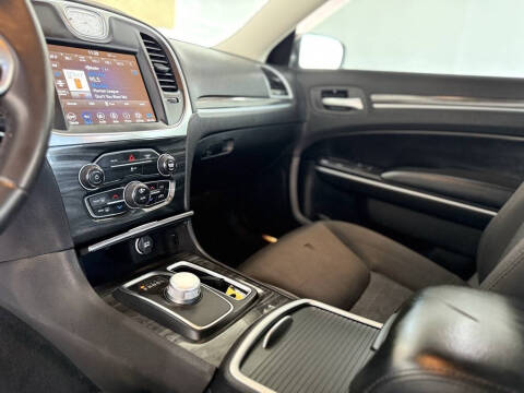 2020 Chrysler 300 Touring