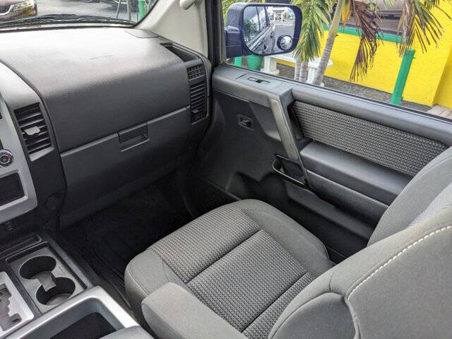2014 Nissan Titan 10