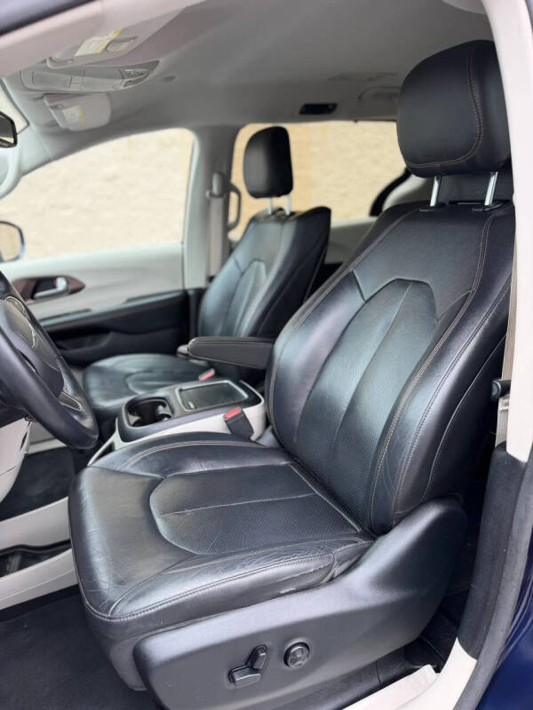 2017 Chrysler Pacifica Touring-L Plus