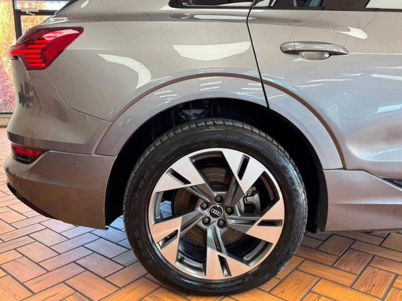 2021 Audi e-tron quattro Premium