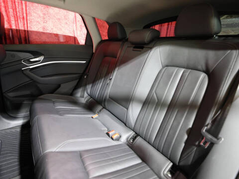 2021 Audi e-tron quattro Premium