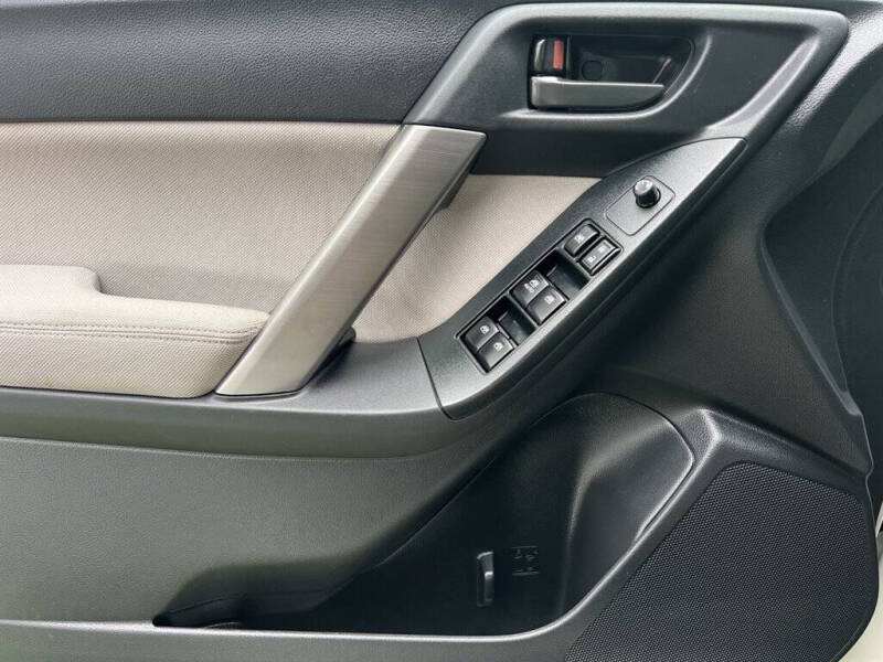 2015 Subaru Forester 2.5i