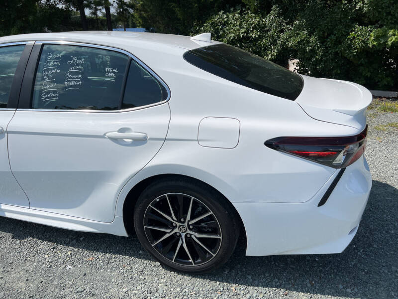 2021 Toyota Camry SE photo 5