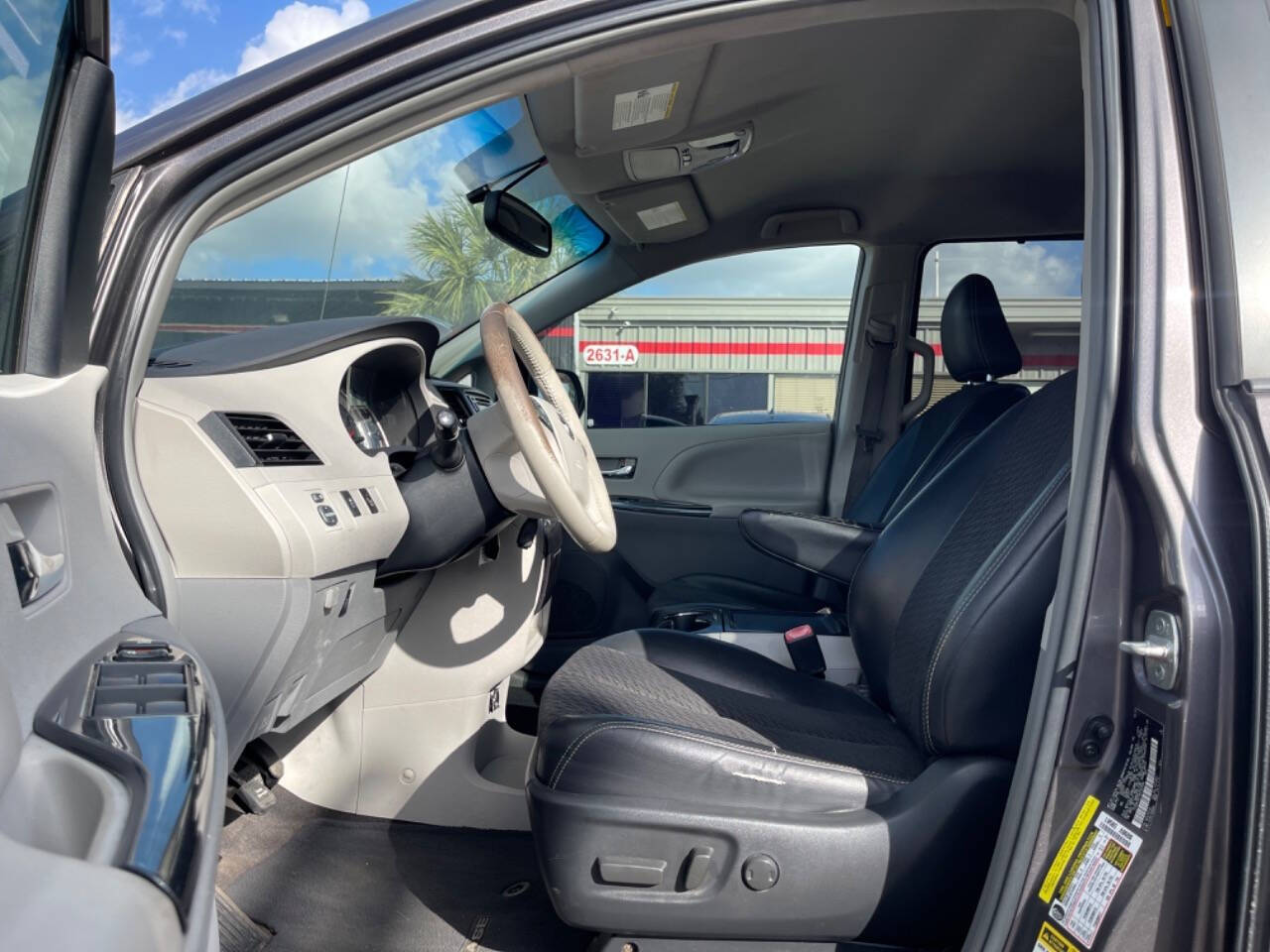 2013 Toyota Sienna for sale at SMART CHOICE AUTO in Pasadena, TX