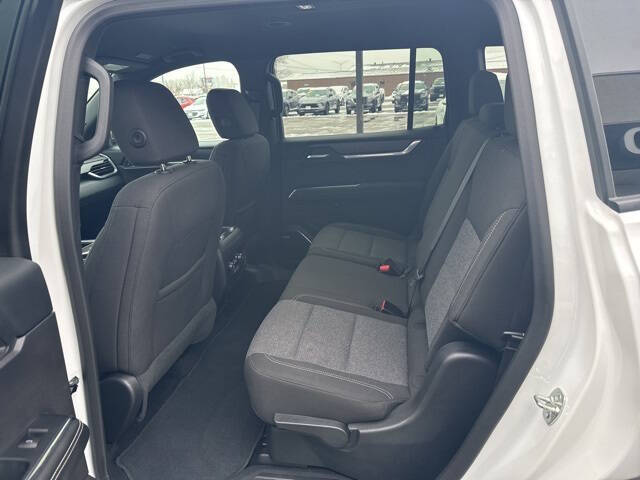 2025 GMC Acadia Elevation