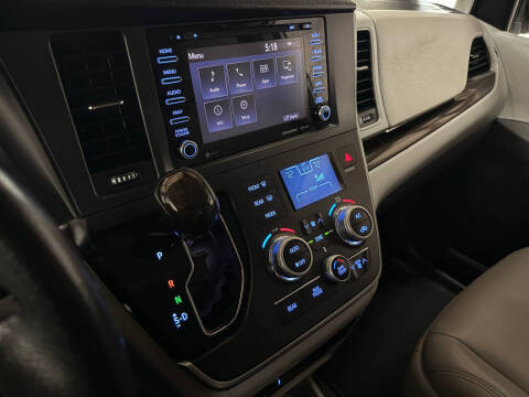 2020 Toyota Sienna XLE Premium 8-Passenger