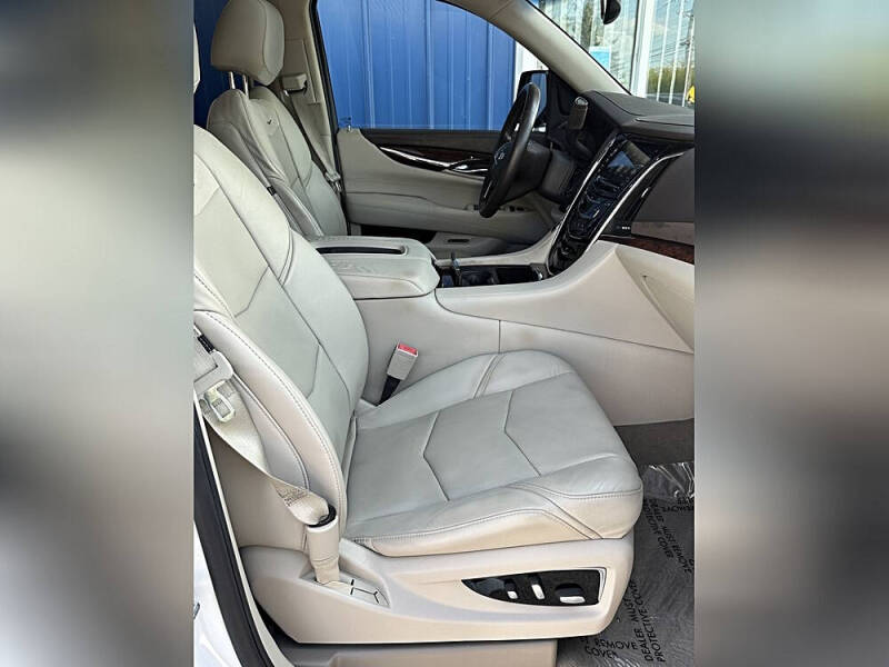 2016 Cadillac Escalade Luxury Collection