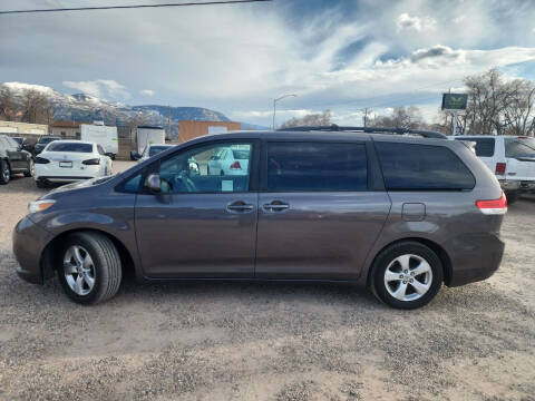 2012 Toyota Sienna LE 8-Passenger