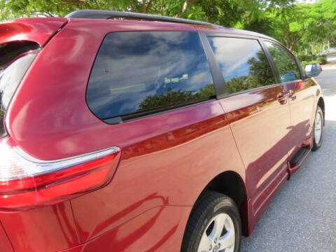 2020 Toyota Sienna LE Mobility 7-Passenger