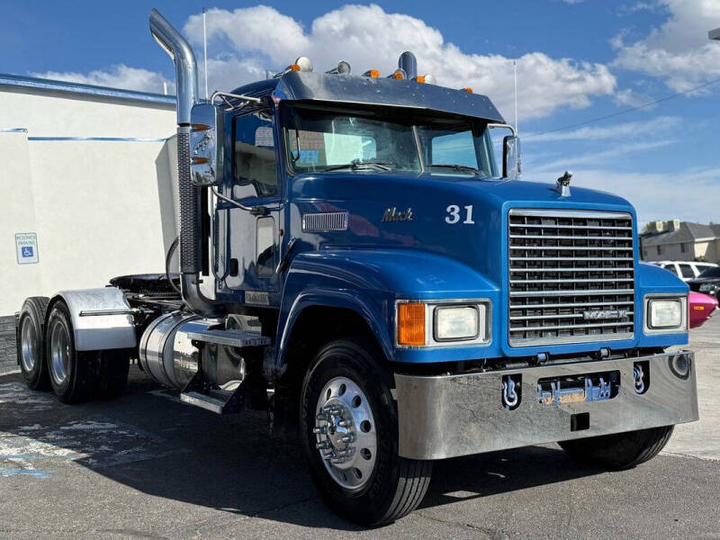2011 Mack Pinnacle