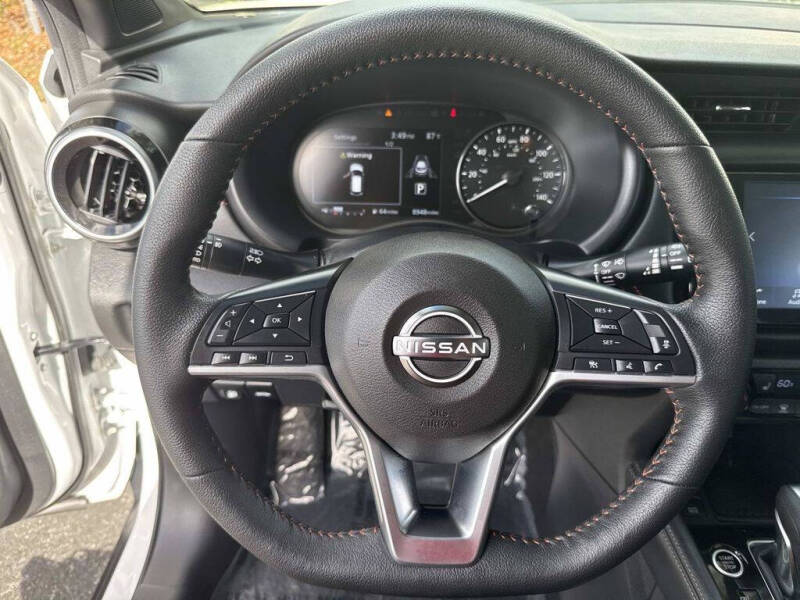 2023 Nissan Kicks SR