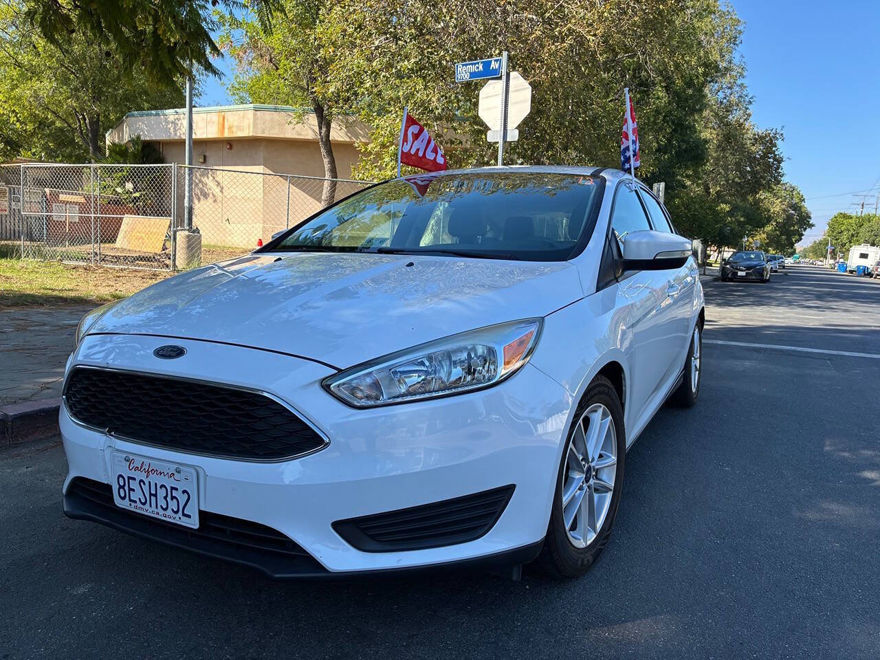 White 2016 Ford Focus Hatchback Front-Wheel Drive 6-Speed Automatic