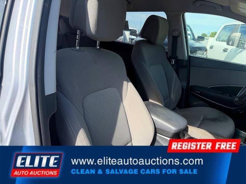 2017 Hyundai Santa Fe SE