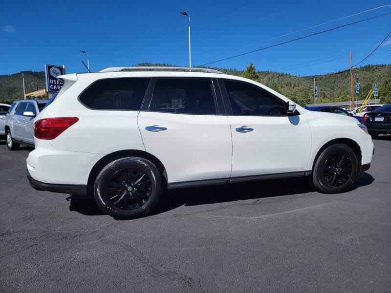 2017 Nissan Pathfinder SV