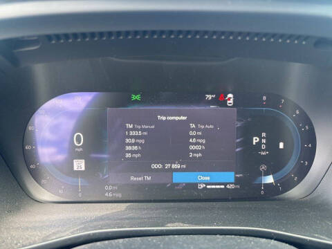 2024 Volvo XC40 B5 Ultimate Dark Theme